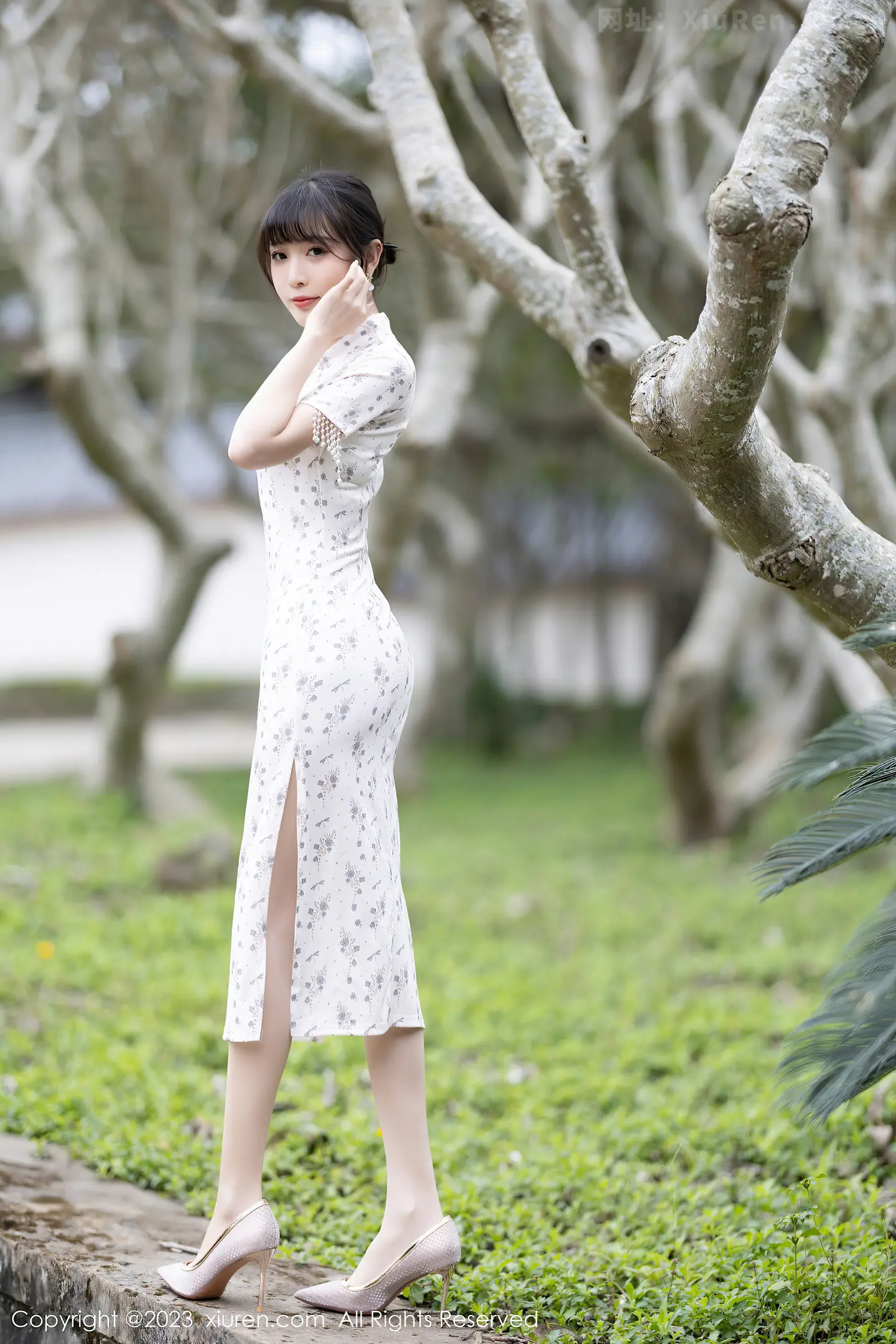 图片[6]-[XiuRen秀人网]VOL.6346 林星阑 白色修身旗袍与蕾丝内衣加肉丝美腿性感私房写真集-秀人网官方网站